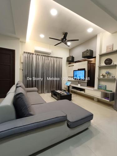 Rembia House | Melaka Homestay with pool 4BR Semi-D,BBQ,KTV,Billiard 15pax DeStarryVilla