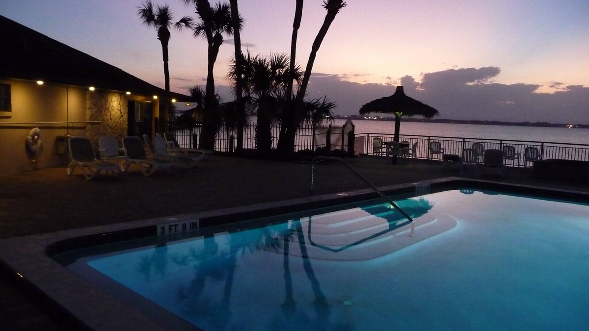 Melbourne Beach House | Melbourne Beach Cottage - Park Model - 3 Pools-Private Beach-Tennis-Clubhouses