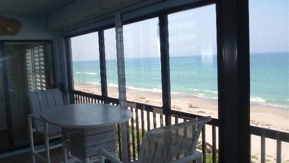 Melbourne Beach Condo | Melbourne Beach Ocean Front Pool, All rooms have an ocean view. 4th floor