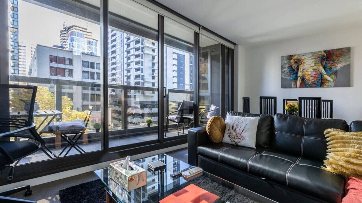 Melbourne Central Business District Apartment | Melbourne CBD Luxury Views*WiFi*Netflix