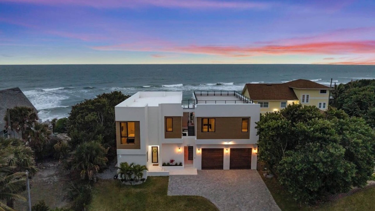 New Melbourne Beach House | Melbourne Oasis: Beach access, pool & rooftop deck
