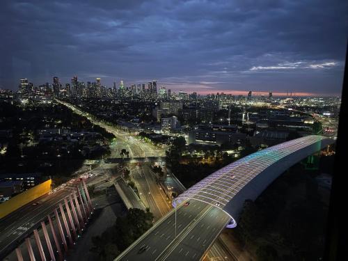 Travancore Apartment | Melbourne skyline spectacular