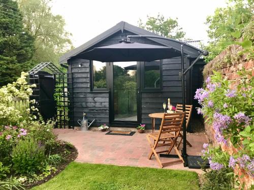 Long Melford Apartment | Melford Allotment Shed-Vintage Lodge Suffolk