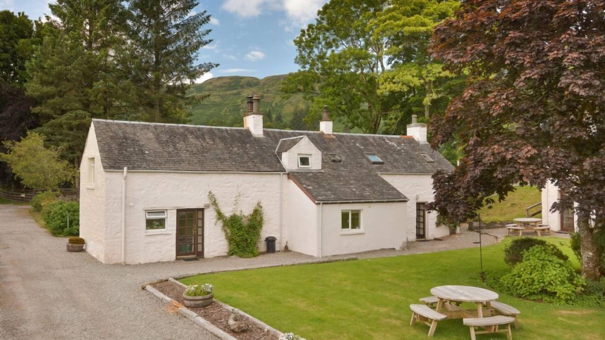 Slate Islands Cottage | Melfort Lodge - a semi-detached cottage that sleeps up to 8 guests