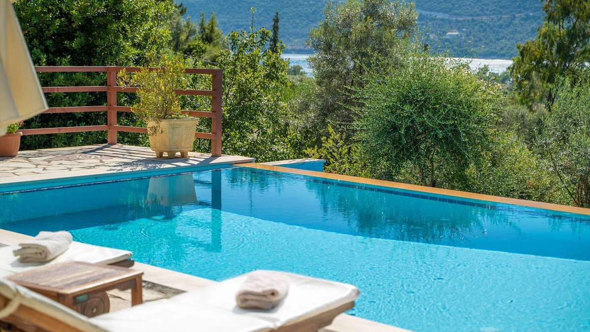 Evgiros Villa | Melissi Villa, overlooking Vasiliki bay, close to the beach and other amenities!