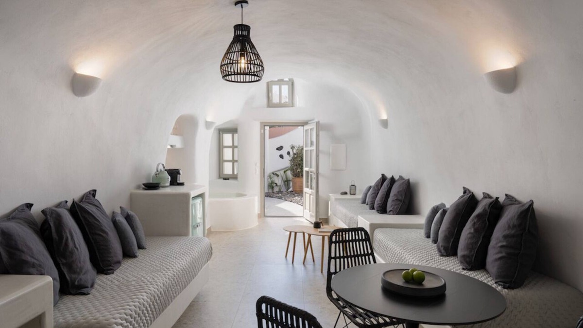 Megalochori Villa | Meliti Cave Suite