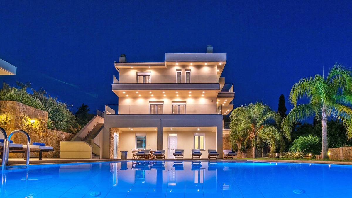 Souda Villa | Melitini Villa, Large modern villa,next to beach