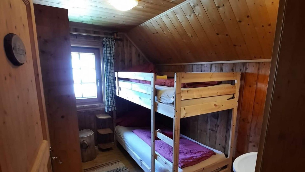Millstatt Cabin | Melker - DZ mit Stockbett und Westfenster - Alexanderhütte