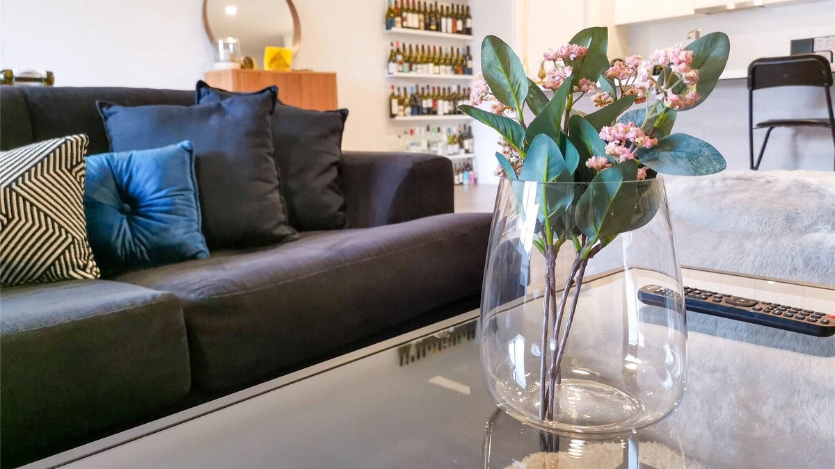 Plympton House | Mellow & Modernized Townhouse✔Stylish✔Bottles wall✔Anzac Hwy✔3Beds