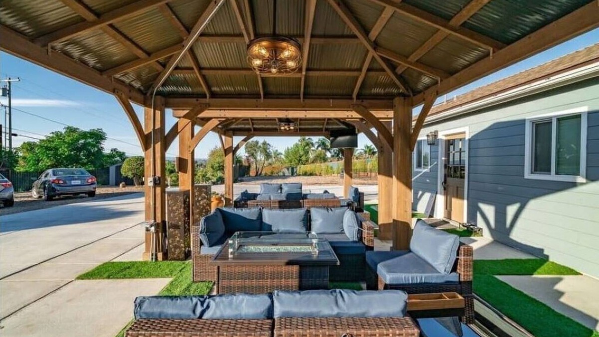Vista House | Melrose 2BR. 6 beds. Pet-Friendly. Patio+Fireplace
