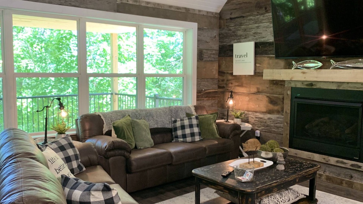 Tecumseh Cabin | Melt Your Stress Away at The Overlook