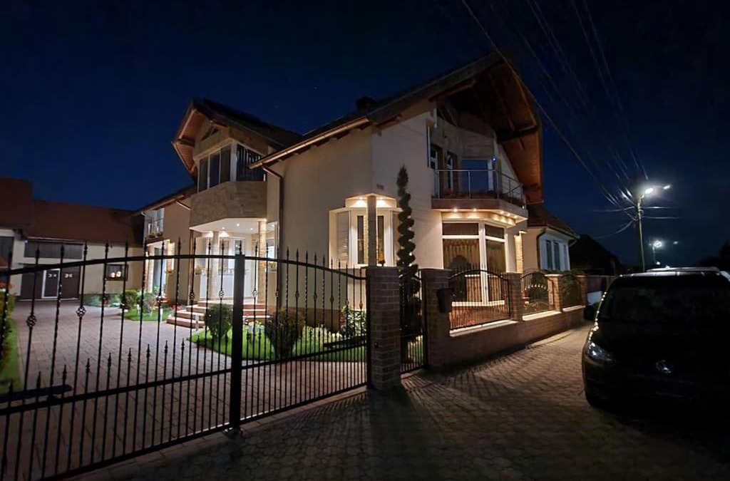 Craciunesti Apartment | MeLux Airport House