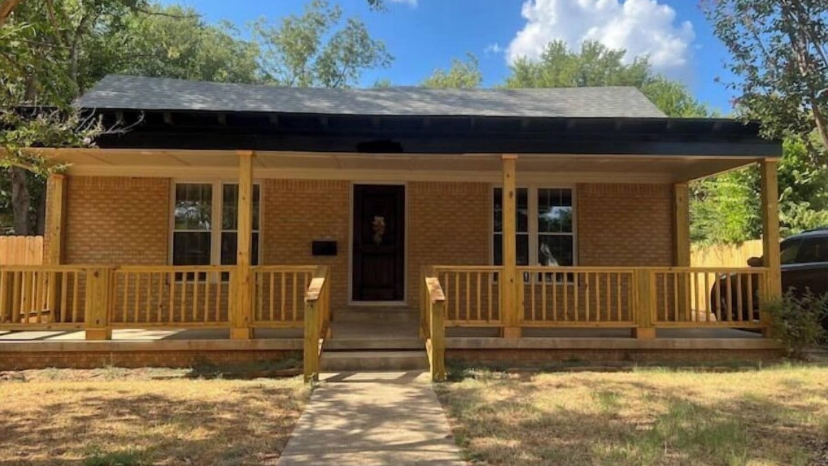 Jacksonville House | Melvin’s Place - newly renovated spacious 2 bdrm 1 bath home.