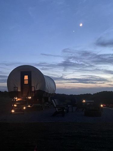 Glenwood House | Memorable Vacation in 1800s-Style Covered Wagon in Glenwood, Iowa