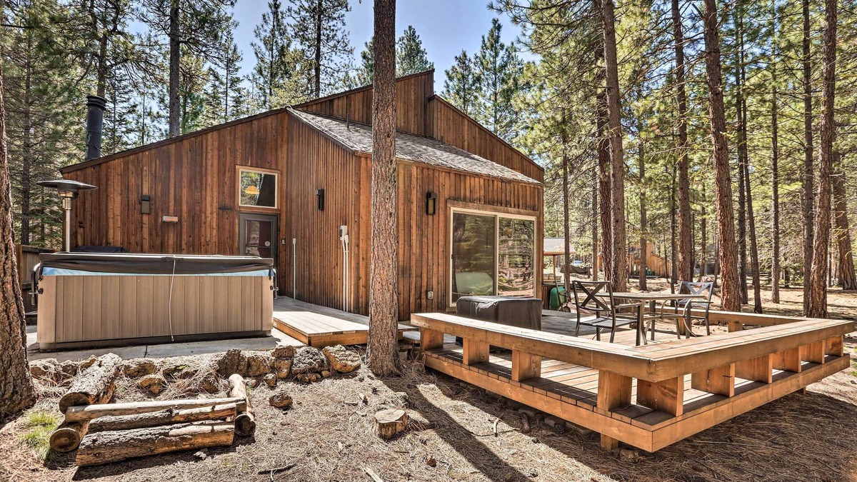 Black Butte Ranch House | Memorable Woodland Getaway w/Hot Tub & Grill!