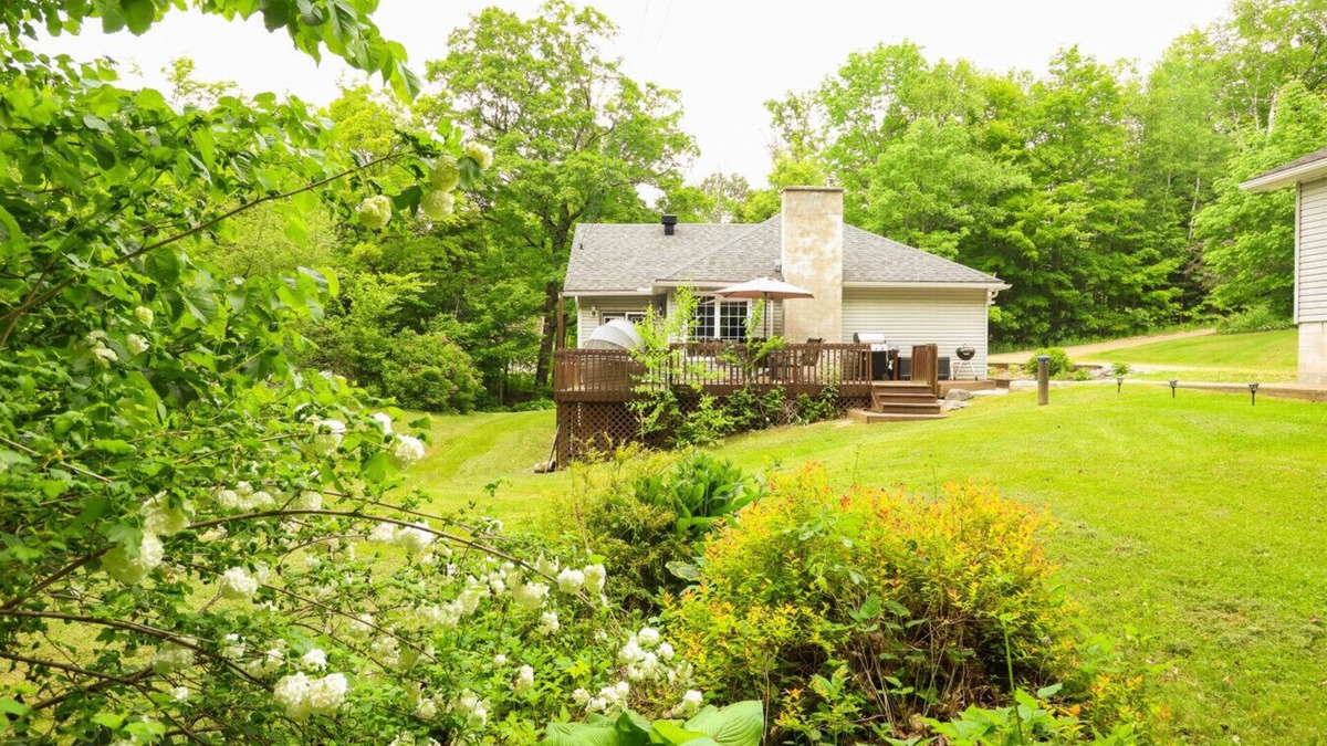 Hastings Highlands Cottage | Memories by Baptiste Lake