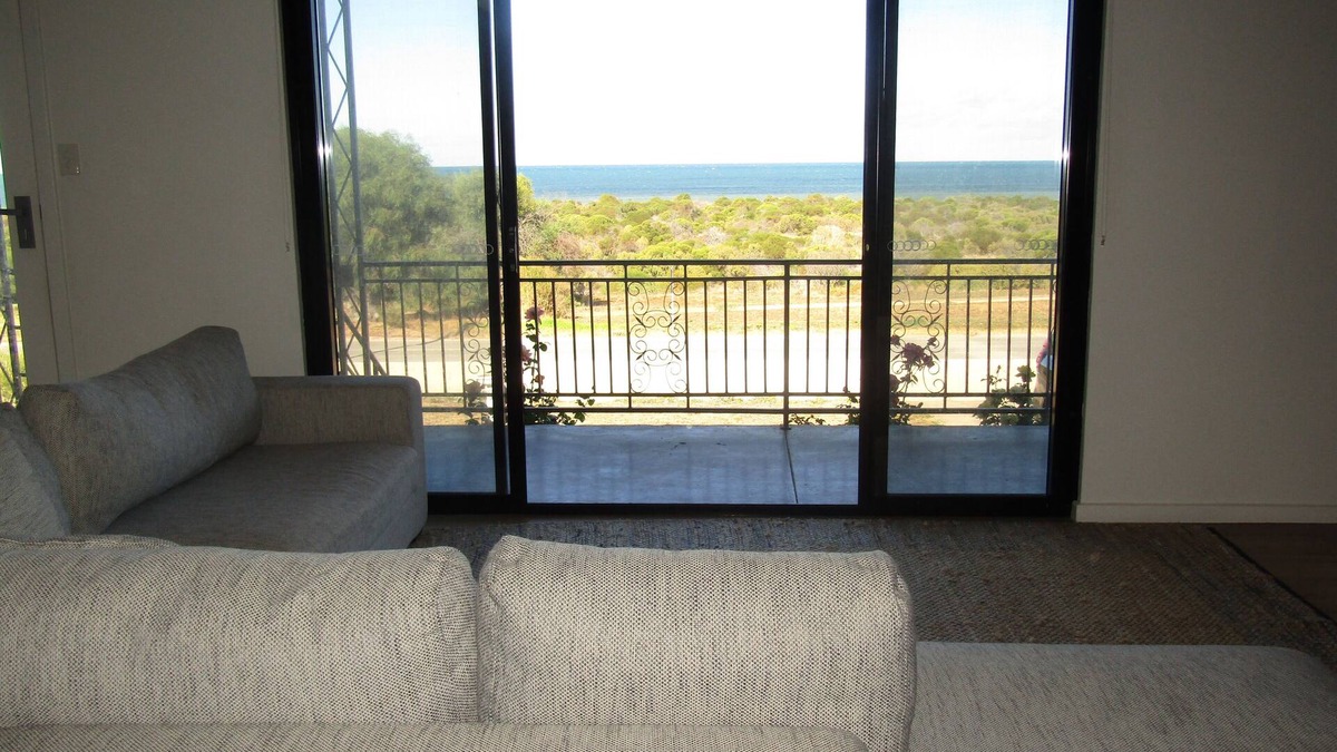 Tiddy Widdy Beach House | Memories by the Sea - Esplanade position!