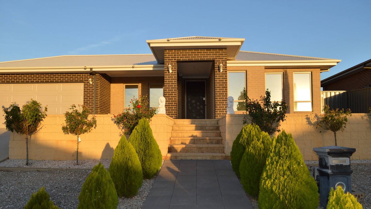 Wodonga House | Memories Made:Close to city centre