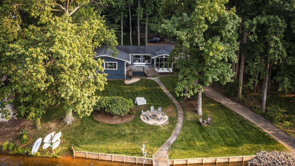 Mount Mourne House | Memories on Malibu: kayaks,SUP, floats, firepit & s'mores.Tritoon rental onsite!
