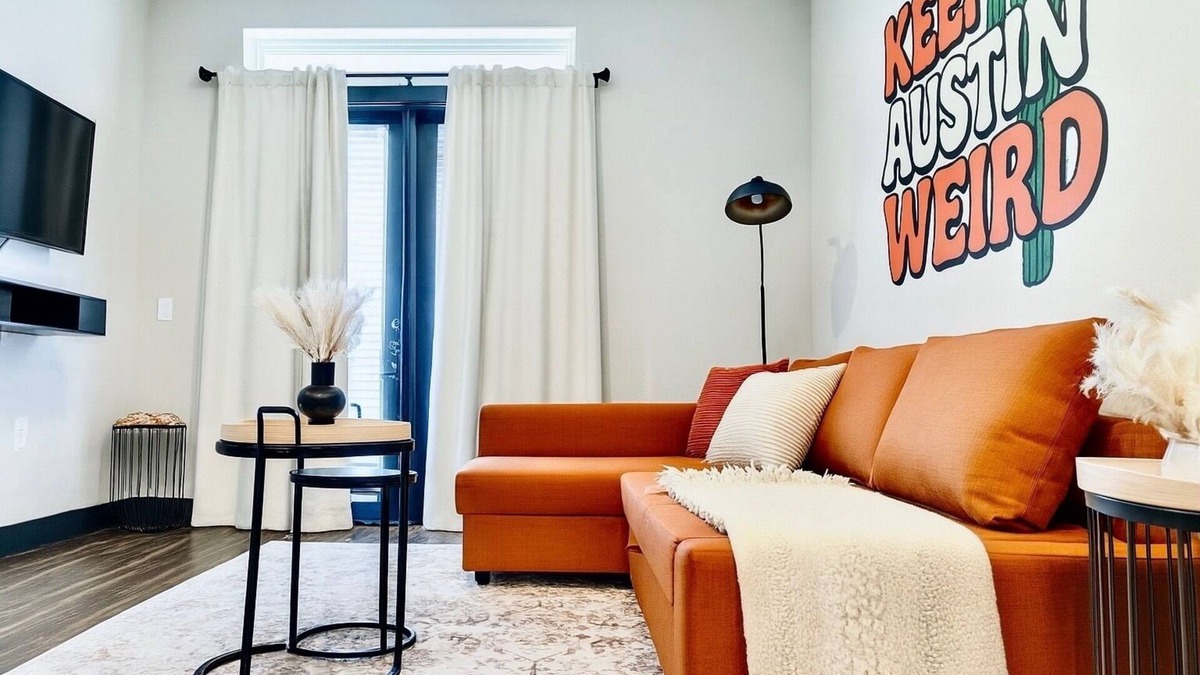 North Burnet Apartment | Memory Foam King Bed+Pool+Gym+Downtown Austin+Domain+Q2Stadium+FreeParking