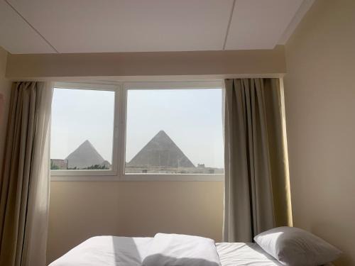 Al Haram House | Memphis Pyramids View