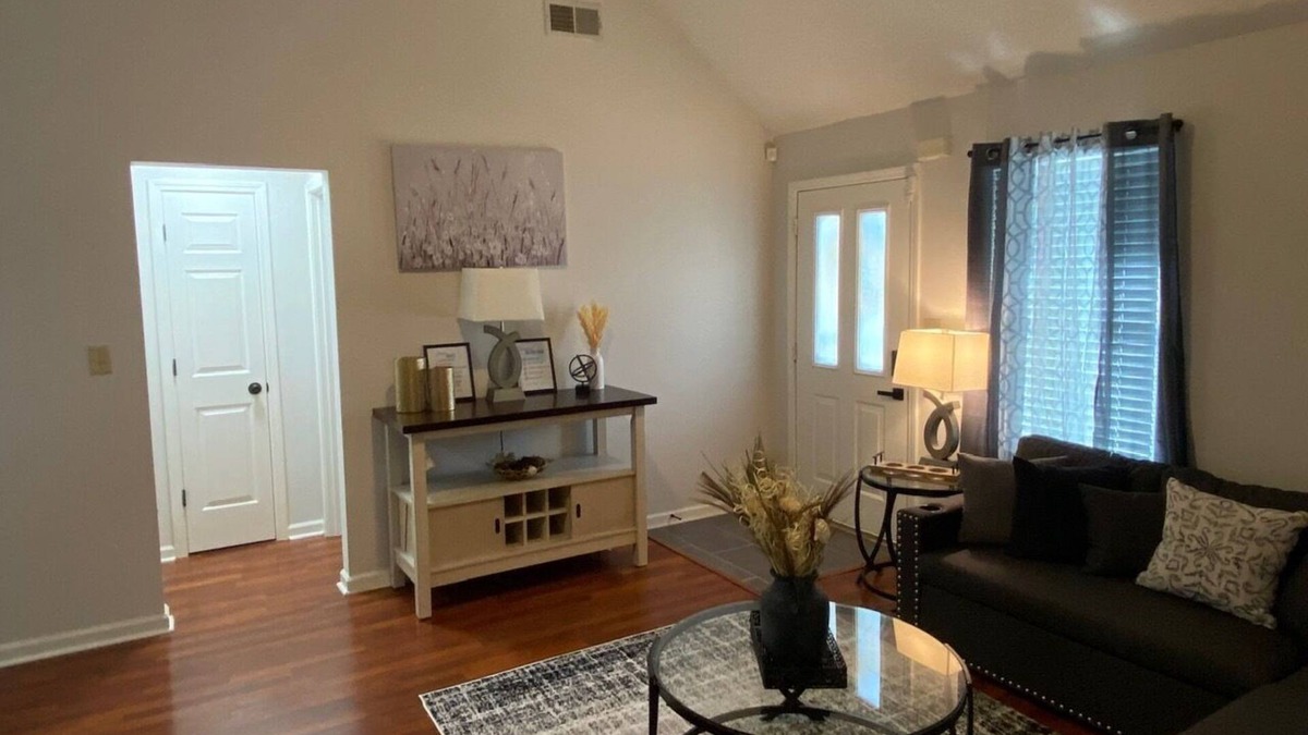 Ellendale House | Memphis Retreat - Near Shelby Farms