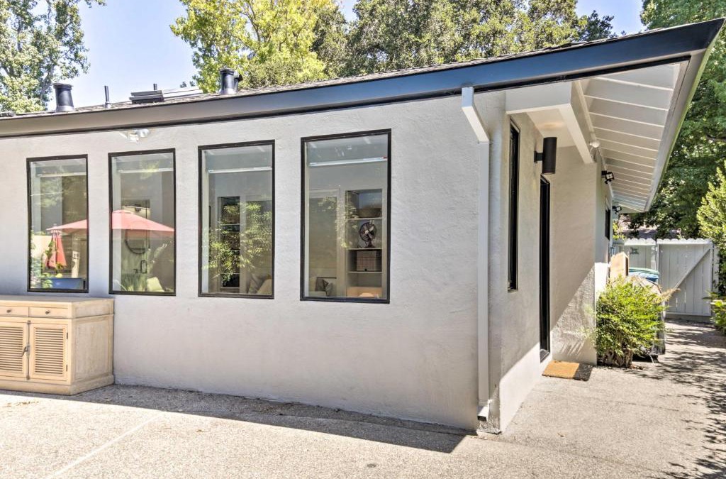 Linfield Oaks Apartment | Menlo Park Studio about 2 Mi to Stanford University