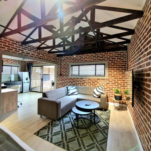Garsfontein Apartment | Menlyn View Unit 8