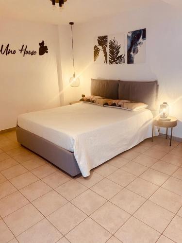 Crispiano Apartment | MenoUno House