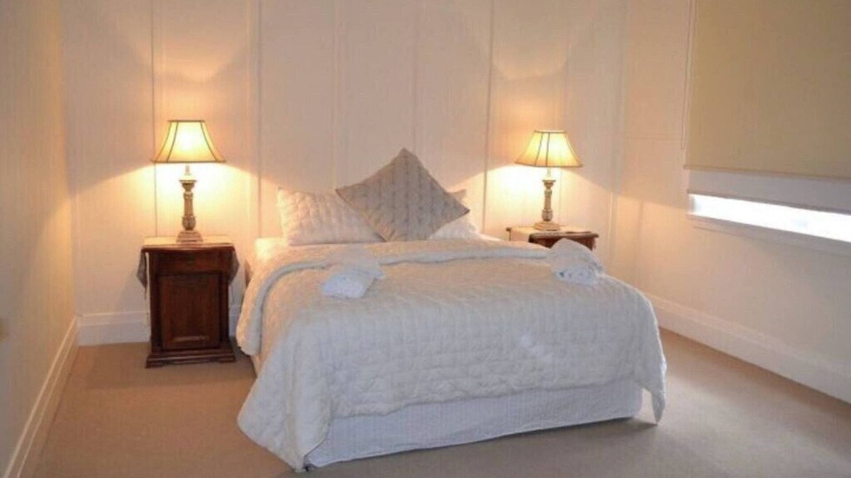West Wyalong House | Mentor Chambers Serviced Apartment
