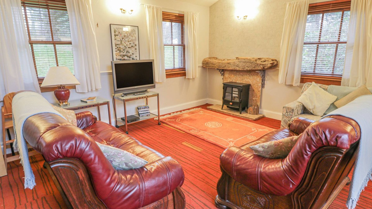 Prestonpans Cottage | MERCAT COTTAGE, pet friendly in Cockenzie And Port Seton