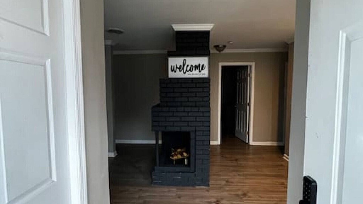 Newark Apartment | Mercer Drive · Modern 3-bedroom ranch house.