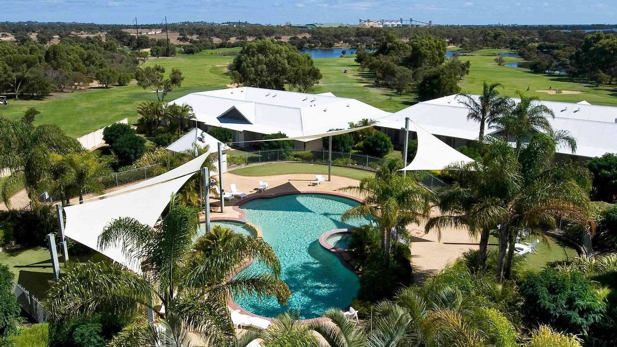 Pelican Point Hotel | Mercure Bunbury Sanctuary Golf Resort