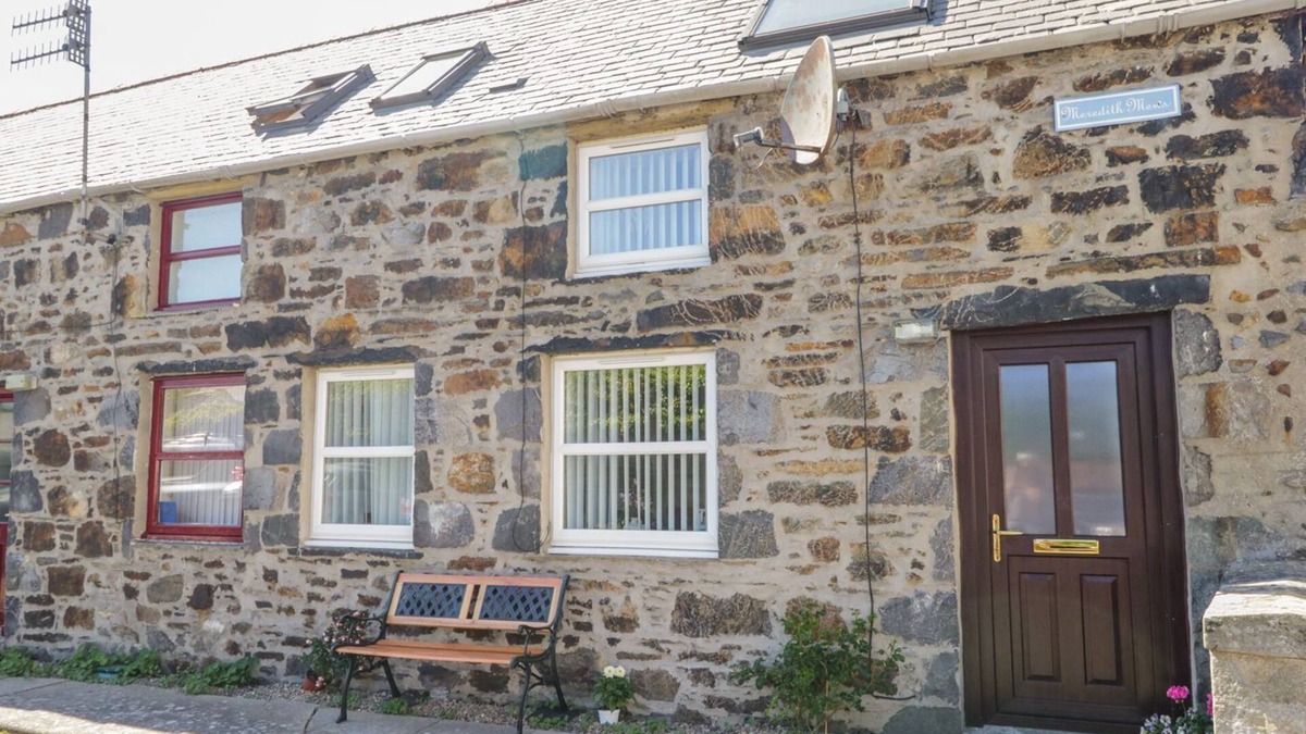 Banff Cottage | MEREDITH COTTAGE, pet friendly, country holiday cottage in Banff
