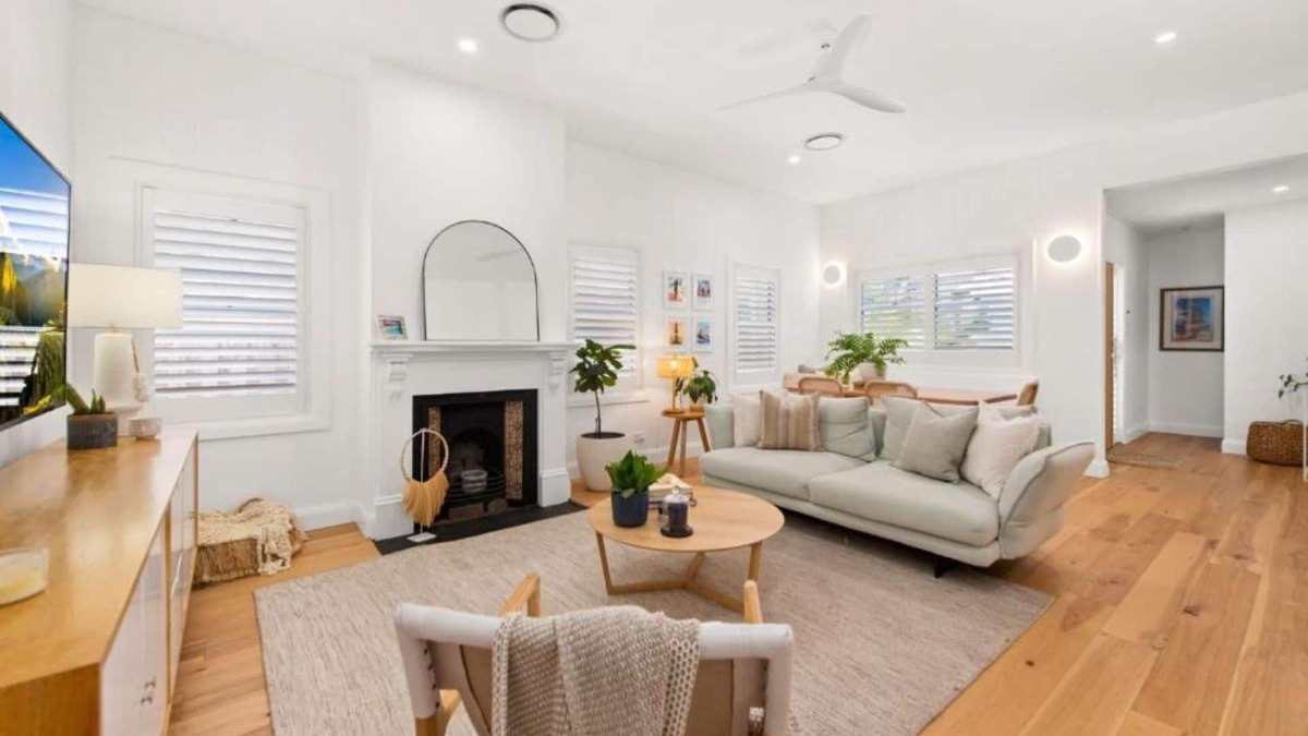 Merewether House | Merewether Beach House Retreat - A short stroll to Bar Beach