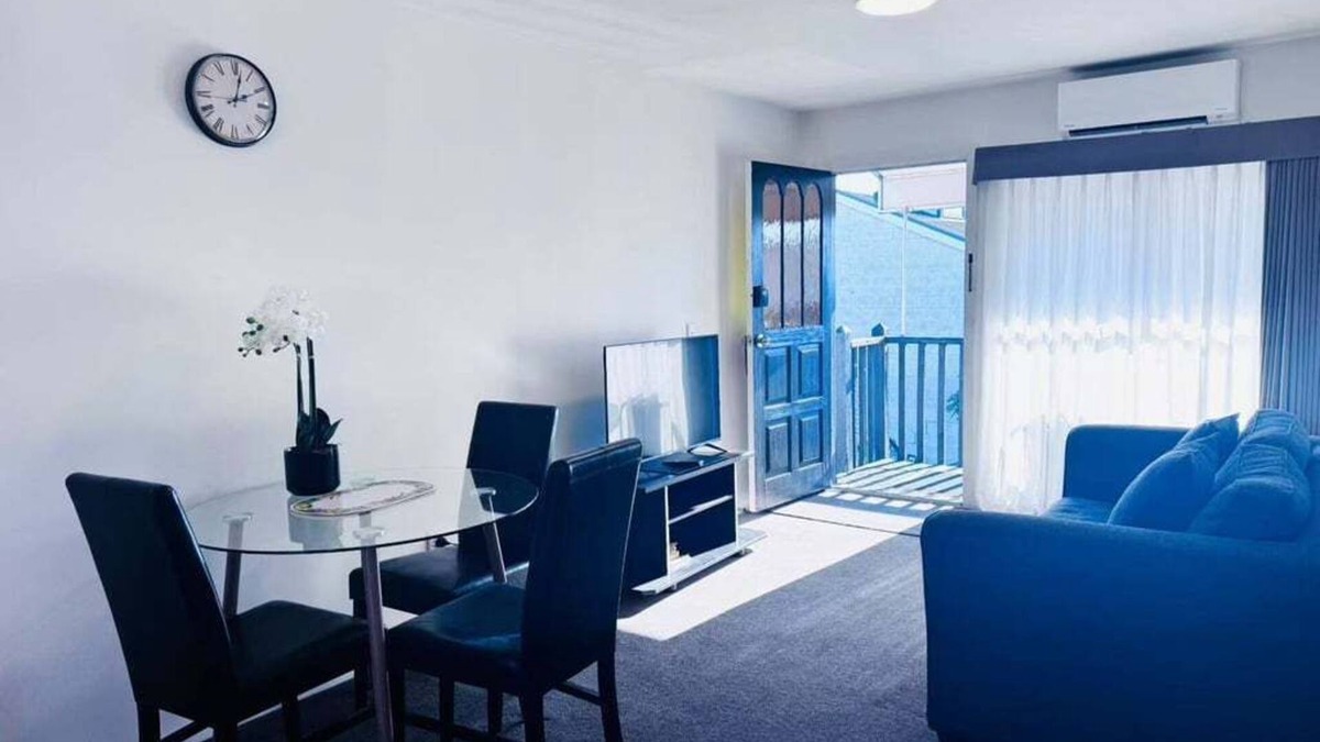 Merivale Apartment | Merivale Court One Bedroom Apartment-Unit 8