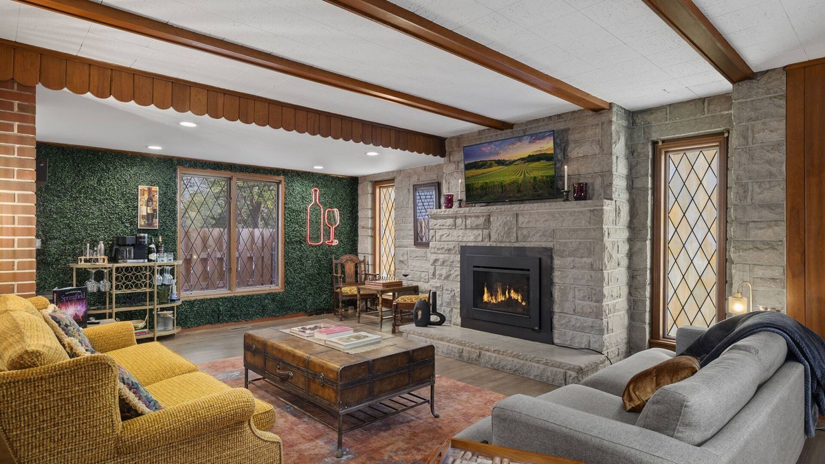 University Heights House | Merlot Manor ~ Patio ~ Space ~ Games ~ LOCATION!