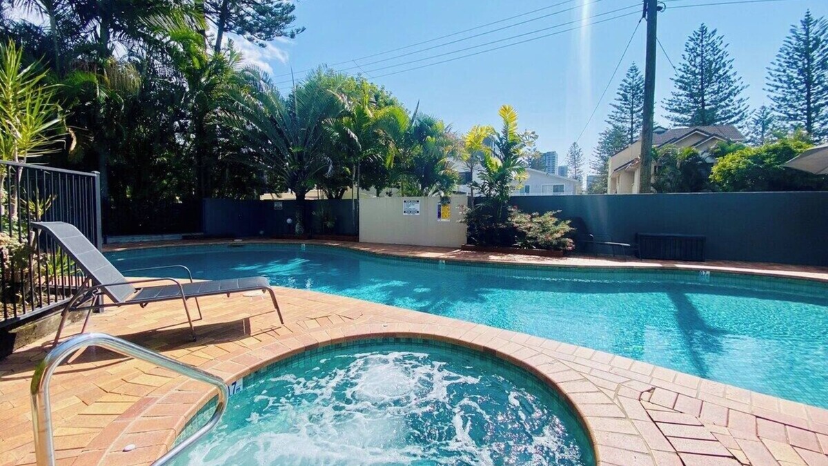Mermaid Beach Apartment | Mermaid Beach 2BR Heated Pool