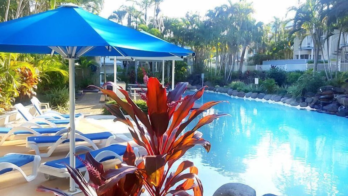 Mermaid Beach Villa | Mermaid Beach 5 min stroll! Pacific Fair 8 min! Ground level, private.
