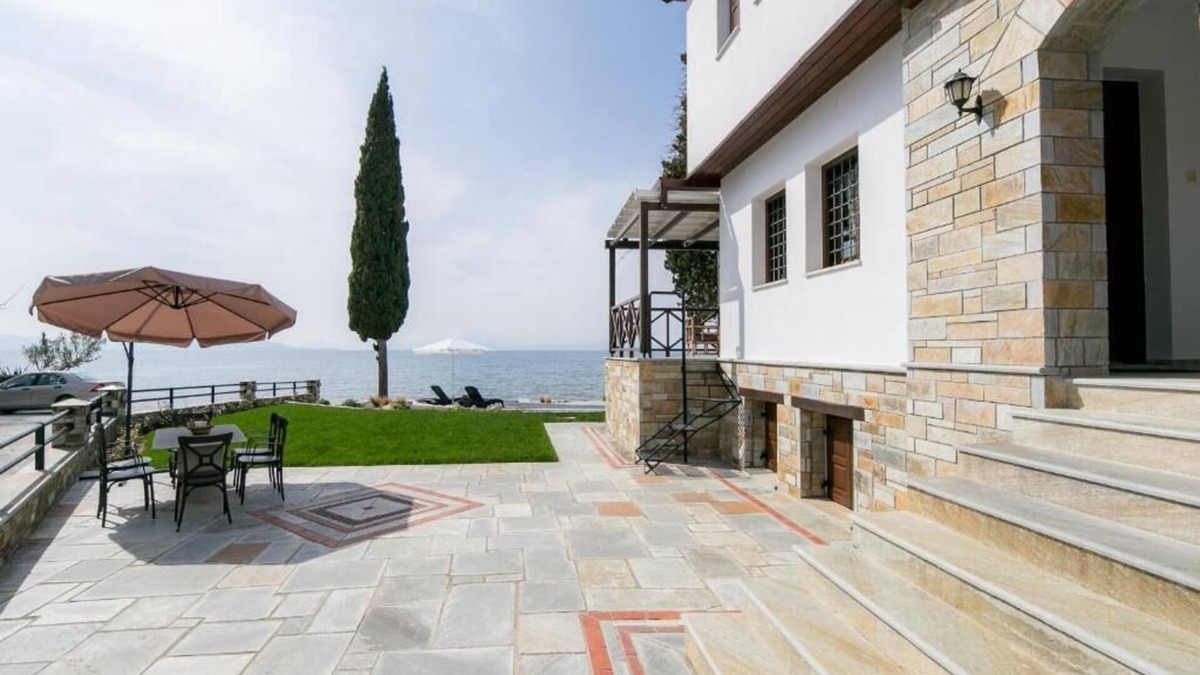 Koropi Villa | Mermaid Beachfront Villa in lovely Koropi