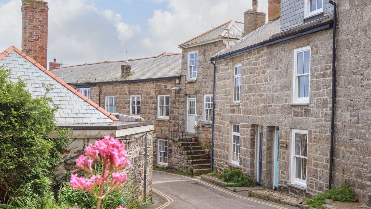 Mousehole Cottage | MERMAID COTTAGE, family friendly, with open fire in Mousehole
