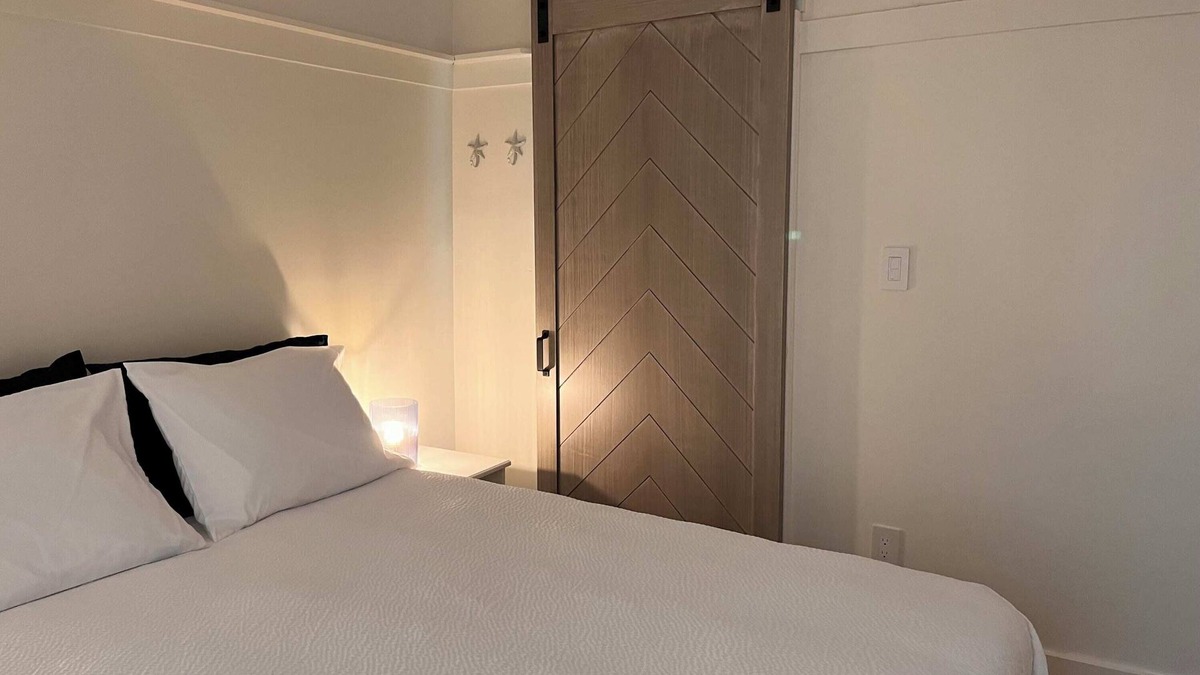 Victoria Villa | Mermaid Cove - Top Floor Pivate Room with Ensuite