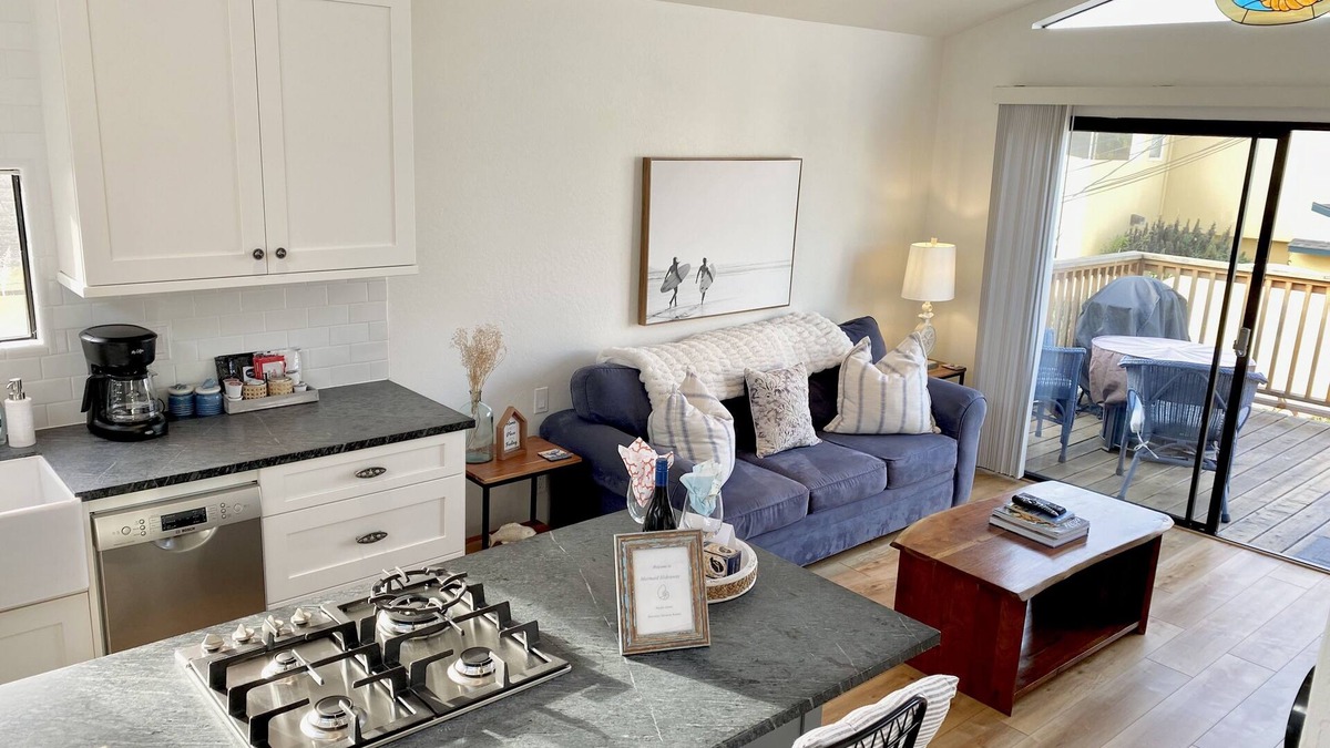 Pacific Grove House | Mermaid Hideaway nOne minute walk to the beach and Lovers Pointn30 Day Rental