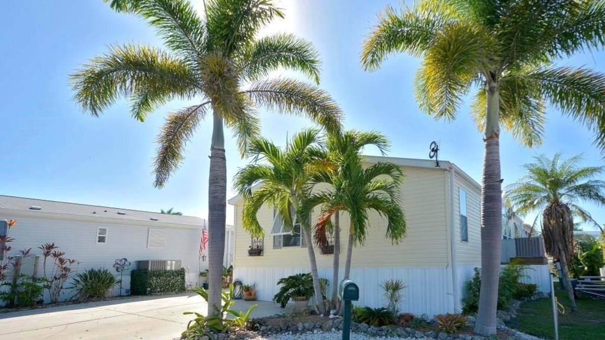 Saint James City House | Mermaid Waterfront Hideaway Great fishing, kayaking, boat lift available too!