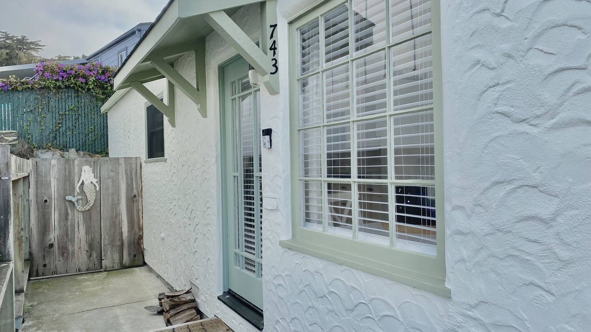 Pacific Grove Cottage | Mermaids & Moonlight By The Sea n1 Minute walk to the BeachnLicense #0447nn