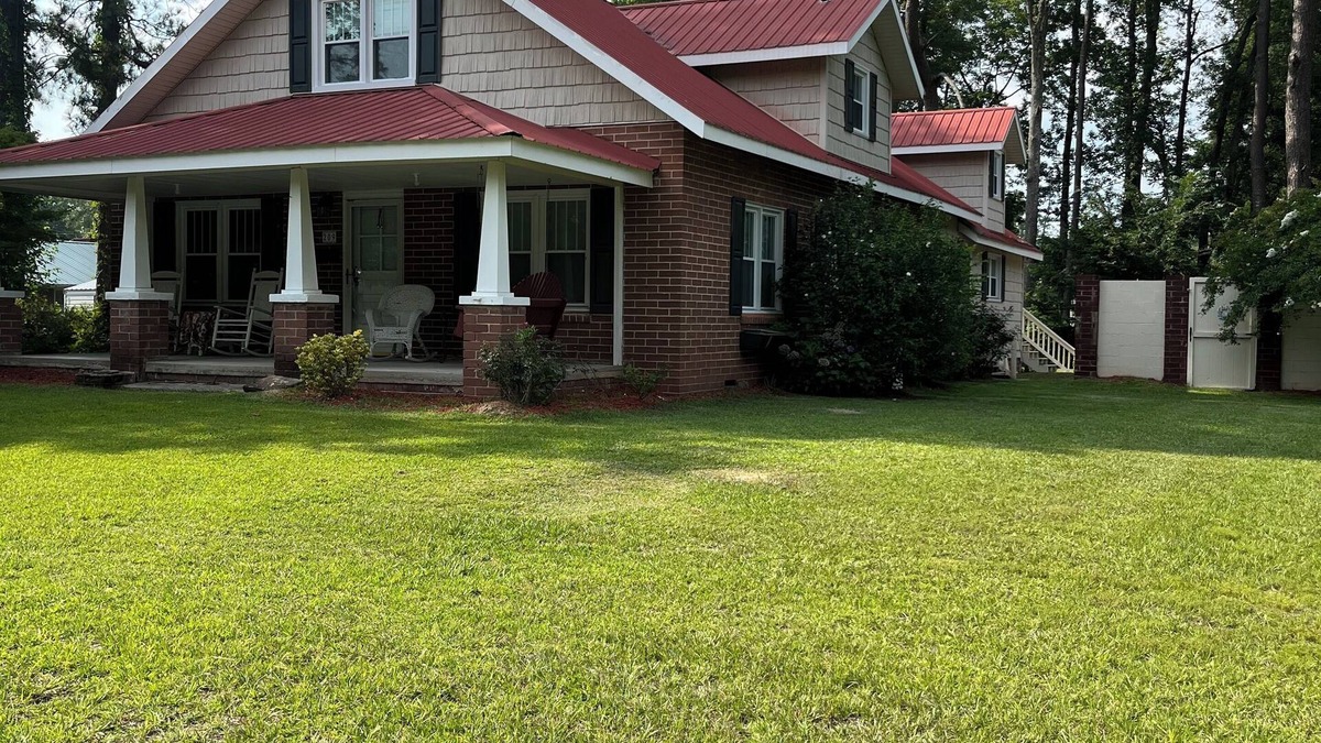 Whiteville Other | Merri Mac Farmhouse Spacious 4-bedroom house with WiFi, AC , 2 car garage