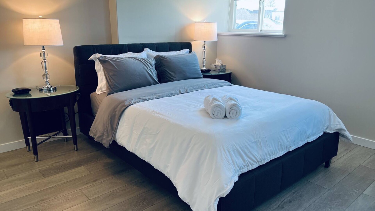 Merritt House | Merritt Crown Hill - 1 bedroom w/AC Suite 100