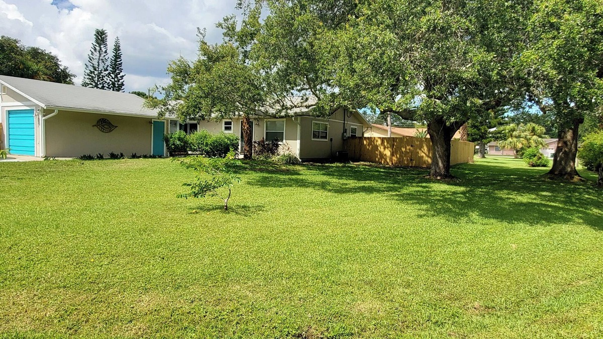 Merritt Island Bed & Breakfast | Merritt Island Trent Art House