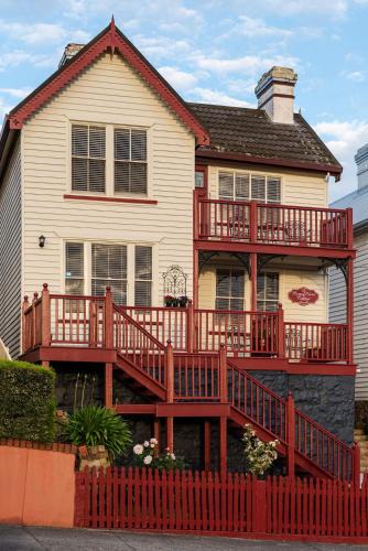 Devonport House | Mersey River Cottage (cir 1888) Central location with Amazing Ocean and Habour Views.