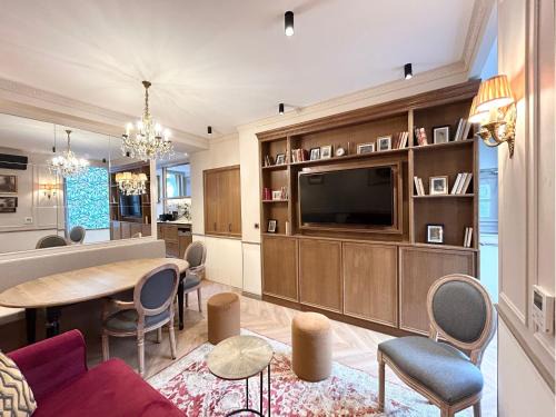 Quartier des Invalides Apartment | Merveil - Signature Suite - Tour Eiffel - Bourgogne